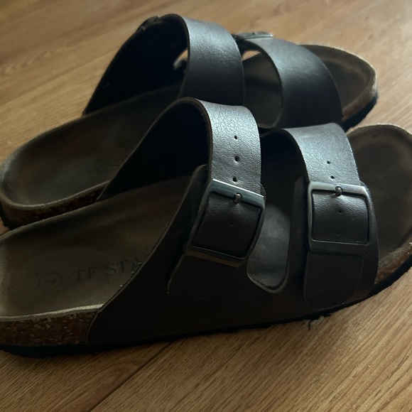 TF Star sandals, size 7, very well worn. - Picture 5 of 5